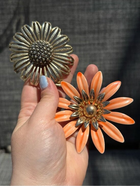 Sarah Coventry Jewelry - Set of 2 Sarah Coventry Large Flower Brooches